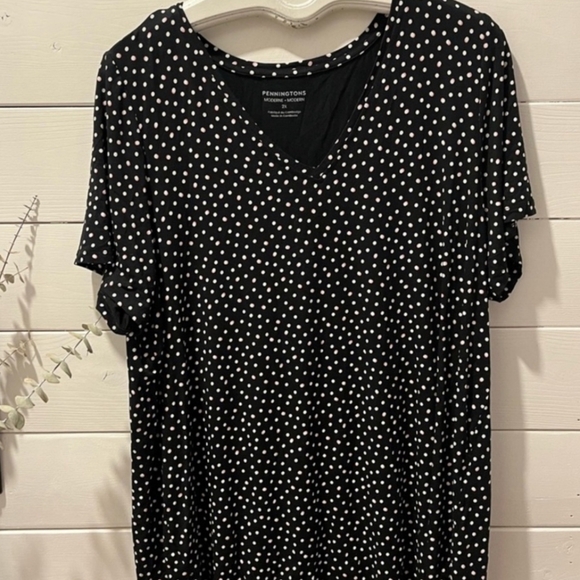 🌟3 For $30🌟 Modern Fit V-neck T-shirt- 2X - Picture 1 of 6